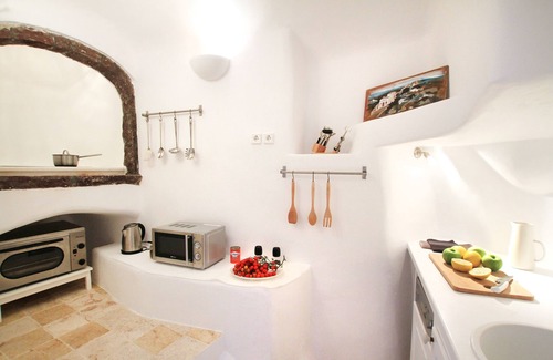 Oia Villa | Dionyssos Cave House