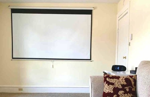 Wilkes-Barre Casa | 3 bedroom w/ living room movie theater 🎥🍿near all