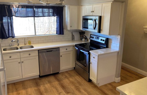 Las Vegas Condominio | 3-bedroom walking distance to strip.