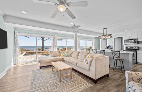 Newport Casa | 3-bedroom waterfront house in Newport, NC - Water's Edge