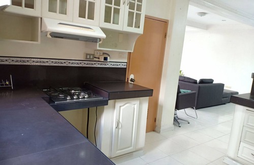Talamban Casa | Toda la casa de 3 dormitorios puede acomodar hasta 10 Pax, dentro de un recinto privado cerrado