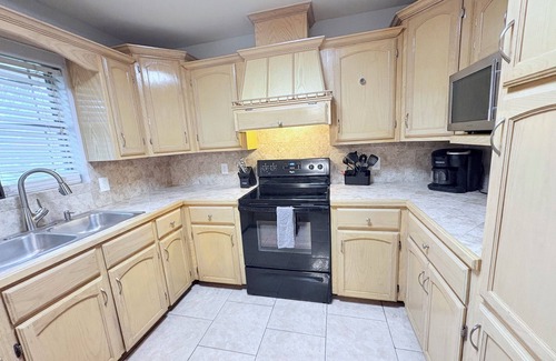 Weslaco Casa | 3 Bedroom with WiFi and AC in Weslaco