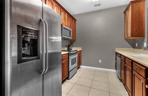 Williamsburg Condominio | 3 Bedrooms/ 2 Bathrooms/ Vista Cay (4024-203 BD)