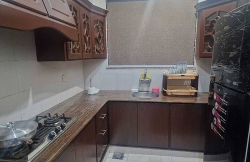 Township Apartamento | 3 Bedrooms, 2 Baths Entire Unit Private Garage LHR