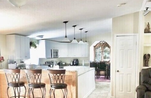 Greensboro Casa | Hermoso escape aislado con piscina, jacuzzi y jacuzzi, perfecto para una escapada!