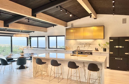 Pacific Palisades Casa | 3 bedrooms 4 bath magical ocean view modern home w/ hot tub in the Palisades