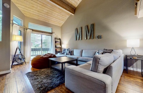 Mammoth Lakes Casa | 3 Bedrooms and Loft with gorgeous views all around Sleeps 12 comfortably