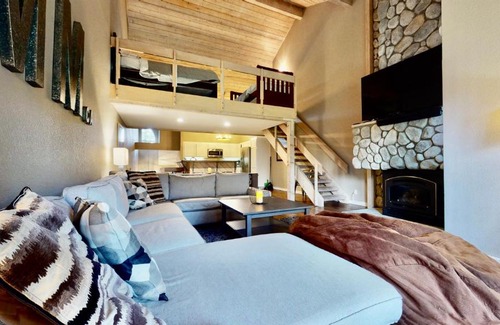 Mammoth Lakes Casa | 3 Bedrooms and Loft with gorgeous views all around Sleeps 12 comfortably