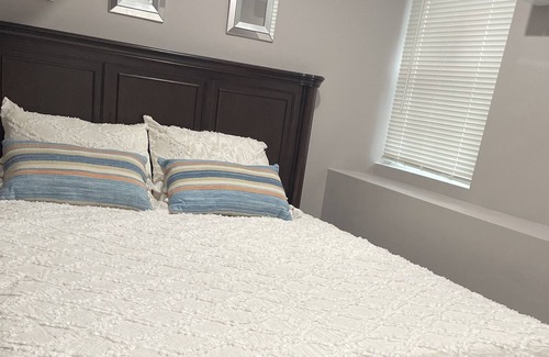 Upper South Providence Apartamento | 3 Bedrooms APT