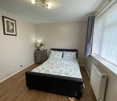 Banbury Casa | 3 Bedrooms Homestays In Drayton
