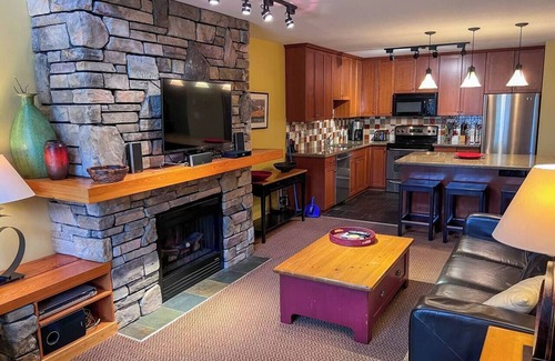 East Kootenay Condominio | 3 Bedrooms Plus Loft & Den. Sleeps 10 Adults