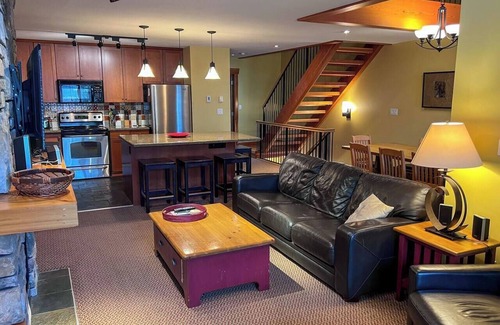 East Kootenay Condominio | 3 Bedrooms Plus Loft & Den. Sleeps 10 Adults