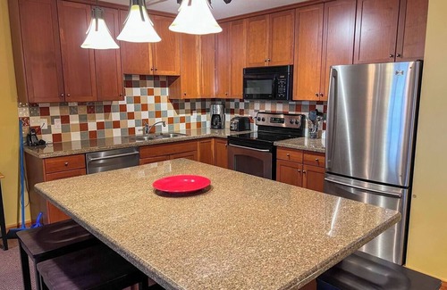 East Kootenay Condominio | 3 Bedrooms Plus Loft & Den. Sleeps 10 Adults