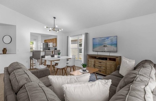 Lake Berkley Casa | 3 Bedrooms S / Lake Berkley Home by RedAwning