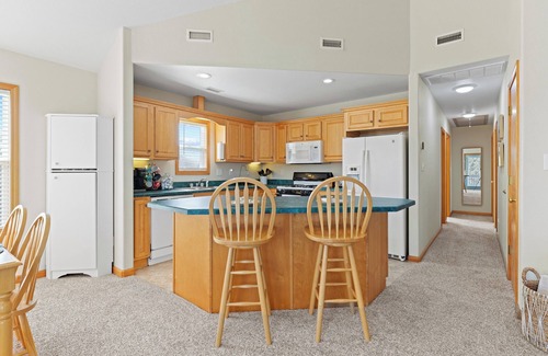 Wind Over Waves Casa | 3 Bedrooms w/ Hot Tub & Fire Pit! Pet Friendly