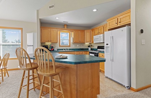 Wind Over Waves Casa | 3 Bedrooms w/ Hot Tub & Fire Pit! Pet Friendly