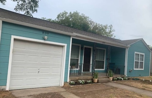 Arlington Casa | 3 blocks from AT&T Stadium 2 bedroom-sleeps 6