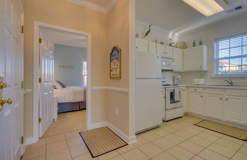 North Myrtle Beach Condominio | 3 dormitorios y 2 baños Resort Villa, primer piso, admite mascotas, sin escaleras, en el campo de golf