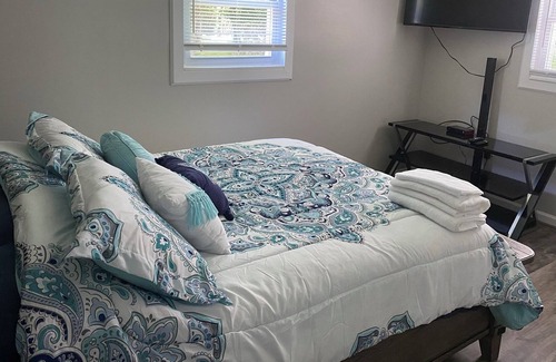 Harbinger Casa | 3 Br/2 Bath Waterfront Vacation Home-Pet Friendly