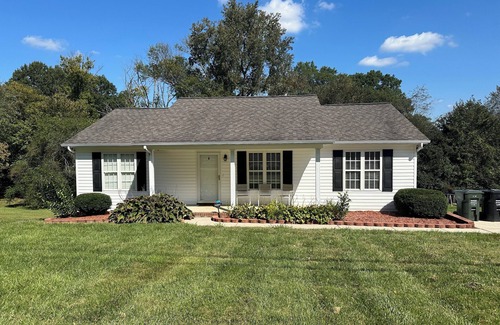 Concord Casa | 3 BR, 2BA - close to Concord Mills Mall, Speedway, Cabarrus Arena & Event Center