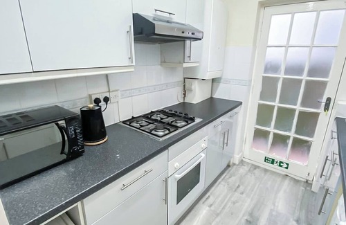 Golders Green Apartamento | 3-BR apartment Near Hampstead Heath w/Free Parking & Private Garden in Londonn