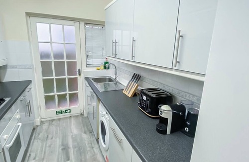 Golders Green Apartamento | 3-BR apartment Near Hampstead Heath w/Free Parking & Private Garden in Londonn
