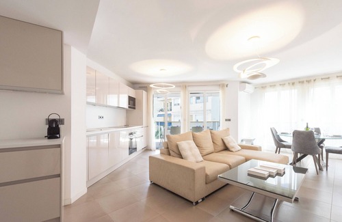 Pointe Croisette Apartamento | 3-Br Apartment with Pool, Parking & Beaches 100m away