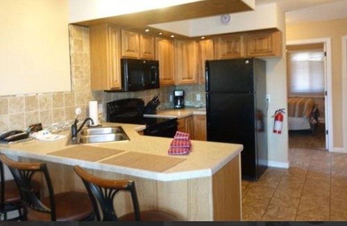 Lead Condominio | 3 BR Condo in ruggedly beautiful area. Outdoor adventures await you!