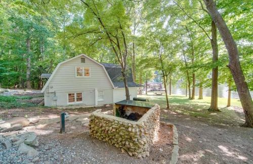 Mayhew Casa | 3 BR Cozy Lakefront Cottage