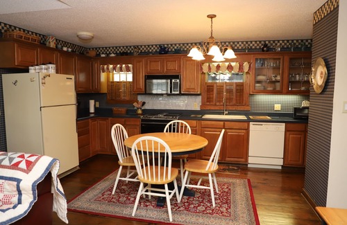 Glade Valley Casa | 3 BR Glade Valley Home cerca de los campos de golf y Blue Ridge Parkway.