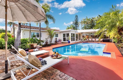 Central Corals Casa | 3 Br home, Clean, Close to Beach, Relaxing Vibe