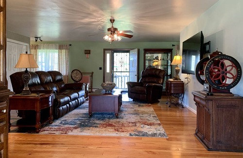 Summersville Casa | 3 BR Home close to everything Summersville!