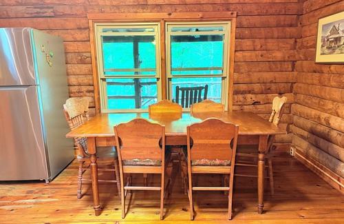Craig Creek Cabina | 3 BR Log Cabin & 14 acres of private forest; short drive from New Castle and AT