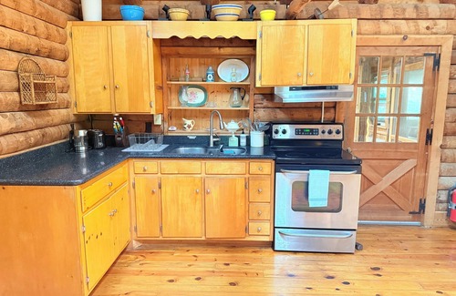 Craig Creek Cabina | 3 BR Log Cabin & 14 acres of private forest; short drive from New Castle and AT