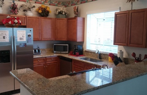 Kissimmee Casa | Casa de 3 habitaciones con piscina privada a 5 millas de Disney: piscina y spa gratuitos Calefacción + parrilla a gas