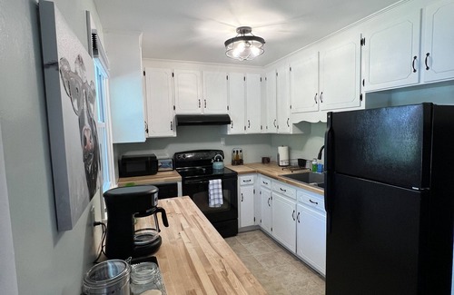 Southeast Raleigh Casa | 3 BR renovated home, near downtown Raleigh, privacy fenced backyard!