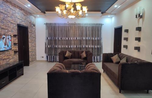 Lahore Casa | 3 BR Serviced First Floor Near Emporium Mall