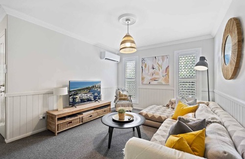 Hamilton Casa | 3 BR Townhouse w/ Private Courtyard & Parking!