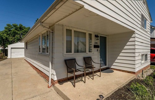 Euclid Casa | Best 3BR Home near Lake Erie!