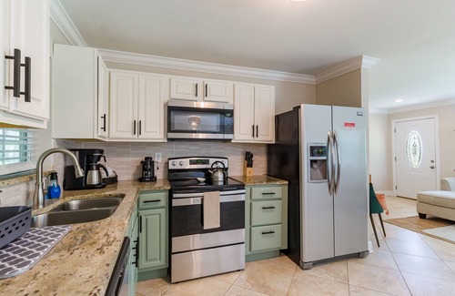 Temple Crest Casa | 3 BR w/ Riverview & Fenced in Yard, Near Busch Gardens, USF, Hospitals & Ybor