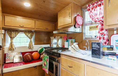 Baxter Cabina | 3 Cabins w/ Sauna, Hot Tubs, Pickleball, & Golf!