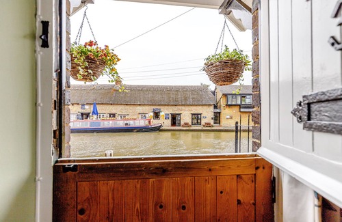 Stoke Bruerne Cabaña | 3 Canalside Cottages