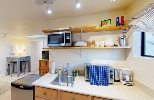 Stinson Beach Casa | 3-Cottage Beach Retreat w/ Hot Tub, Fire Pit & Views - 40' to Ocean