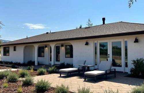 San Luis Obispo Casa | 3 Dogs Whine