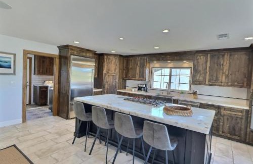 San Luis Obispo Casa | 3 Dogs Whine