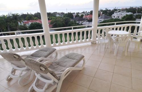 Mullins Casa | #3 Eastry Gardens - Cozy 1BR Studio w Ocean View