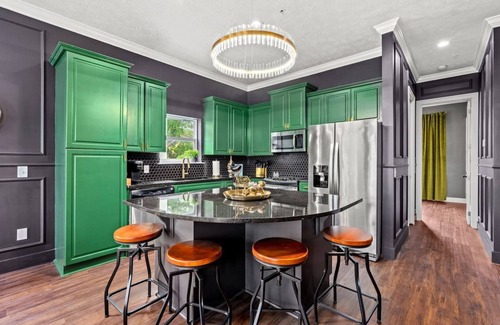 Long Beach Casa | 3 Family Units | 15 Bedrooms | Walk to Beach
