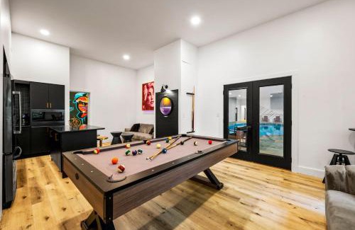 Caton Casa | 3 Firefly Mountain Suites by AvantStay 18 Guests Heated Pool Firepits Arcade Playground