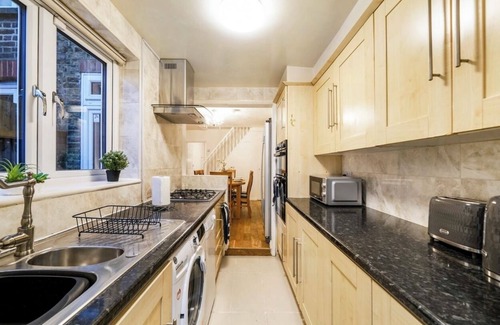Watford Casa | 3 Floors 3 bedroom home Watford
