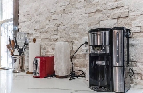 Ocean Hill Apartamento | 3 Freshly Renovated Flats 1 House!